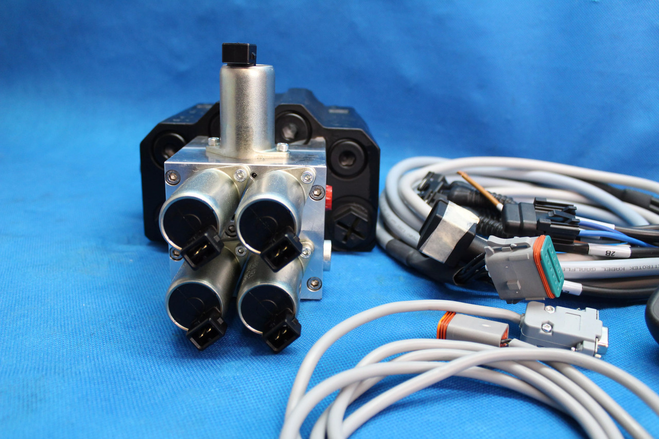 Joystick + AKON LVM92 Proportional Valve 90 L/Min 2 Sections for Loader, Closed - Фронтальный погрузчик для трактора для Грузовиков: фото 3 Joystick + AKON LVM92 Proportional Valve 90 L/Min 2 Sections for Loader, Closed - Фронтальный погрузчик для трактора для Грузовиков: фото 3