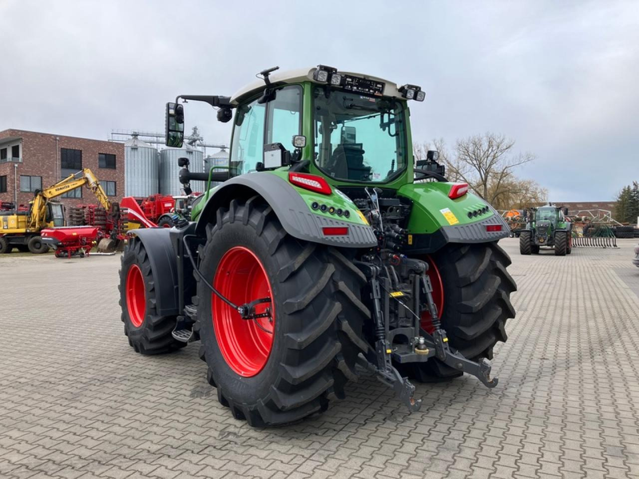 Fendt VARIO 724 GEN7 // RTK // RDA - Трактор: фото 3 Fendt VARIO 724 GEN7 // RTK // RDA - Трактор: фото 3