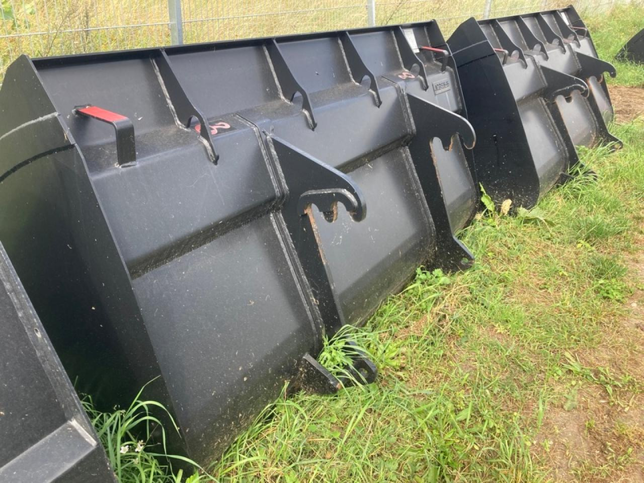 JCB LSB LEICHTGUTSCHAUFEL JCB Q-FIT - Ковш для погрузчика: фото 2 JCB LSB LEICHTGUTSCHAUFEL JCB Q-FIT - Ковш для погрузчика: фото 2