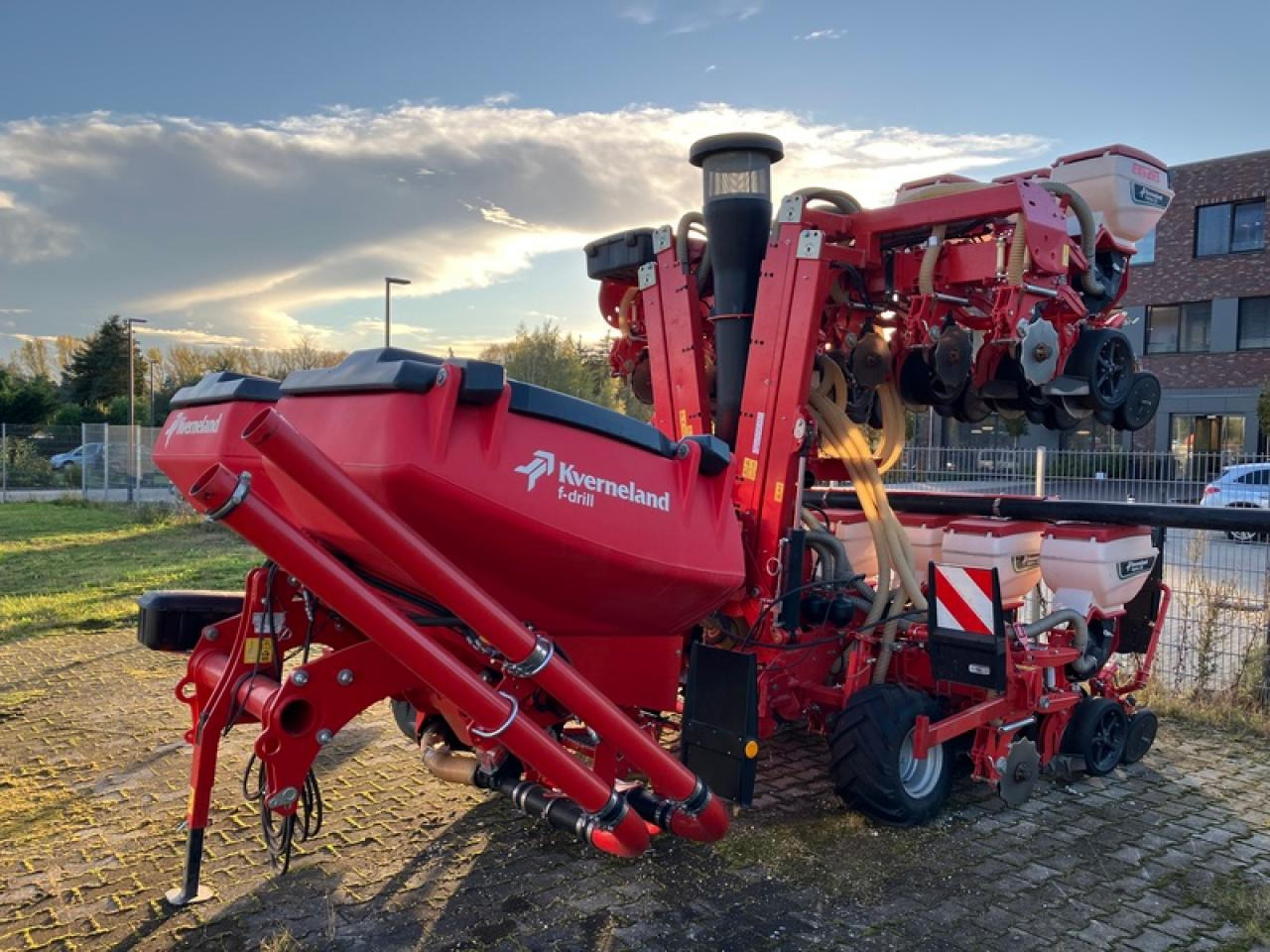 Kverneland OPTIMA 12 SX + FRONTTANK//GEOSEED - Сеялка точного высева: фото 1 Kverneland OPTIMA 12 SX + FRONTTANK//GEOSEED - Сеялка точного высева: фото 1