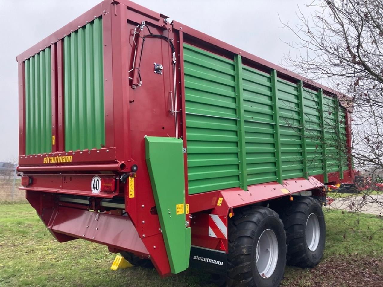 Strautmann GIGA 4602 DO - Сельскохозяйственный прицеп-самосвал: фото 4 Strautmann GIGA 4602 DO - Сельскохозяйственный прицеп-самосвал: фото 4