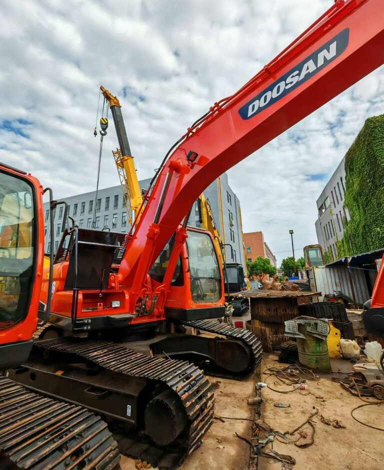 Doosan DX225LC - Гусеничный экскаватор: фото 3 Doosan DX225LC - Гусеничный экскаватор: фото 3