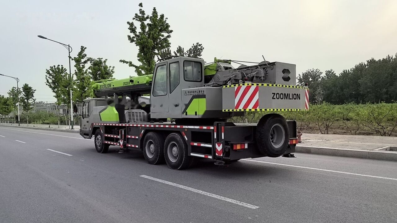 Zoomlion ZTC251V ZTC350 ZTV500 25T 35T 50T 25ton 35ton - Мобильный кран: фото 4 Zoomlion ZTC251V ZTC350 ZTV500 25T 35T 50T 25ton 35ton - Мобильный кран: фото 4