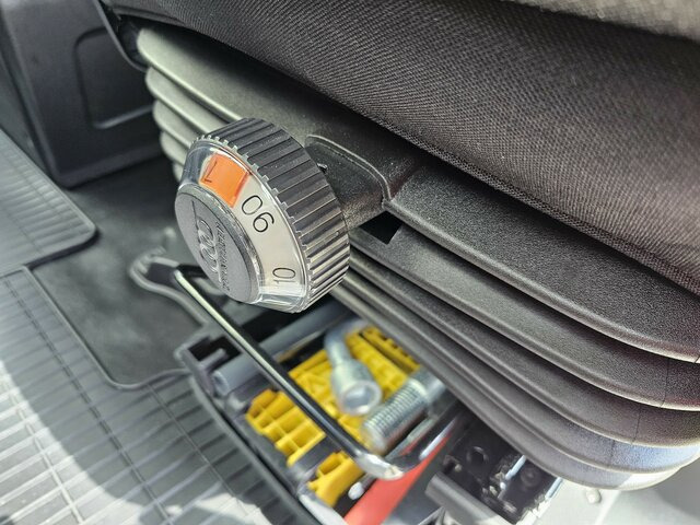 IVECO Daily 35S18HA8 3.0 Koffer Hi-Matic AHK Tacho... - Фургон с закрытым кузовом: фото 2 IVECO Daily 35S18HA8 3.0 Koffer Hi-Matic AHK Tacho... - Фургон с закрытым кузовом: фото 2