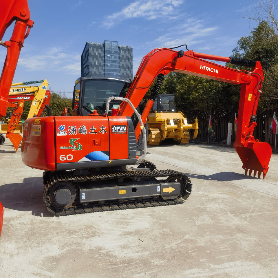Hitachi ZX60 Excavator - Гусеничный экскаватор: фото 2 Hitachi ZX60 Excavator - Гусеничный экскаватор: фото 2