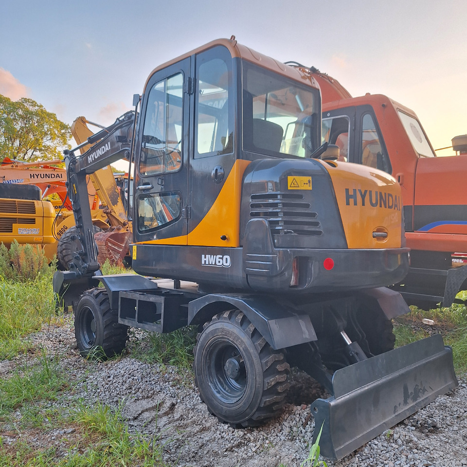 Hyundai 60vs  excavator - Колёсный экскаватор: фото 4 Hyundai 60vs  excavator - Колёсный экскаватор: фото 4