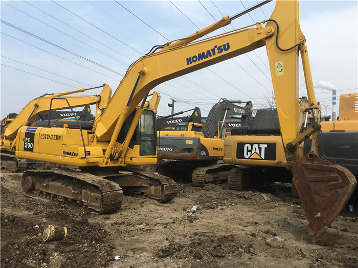 Komatsu PC200-7 excavator - Гусеничный экскаватор: фото 1 Komatsu PC200-7 excavator - Гусеничный экскаватор: фото 1