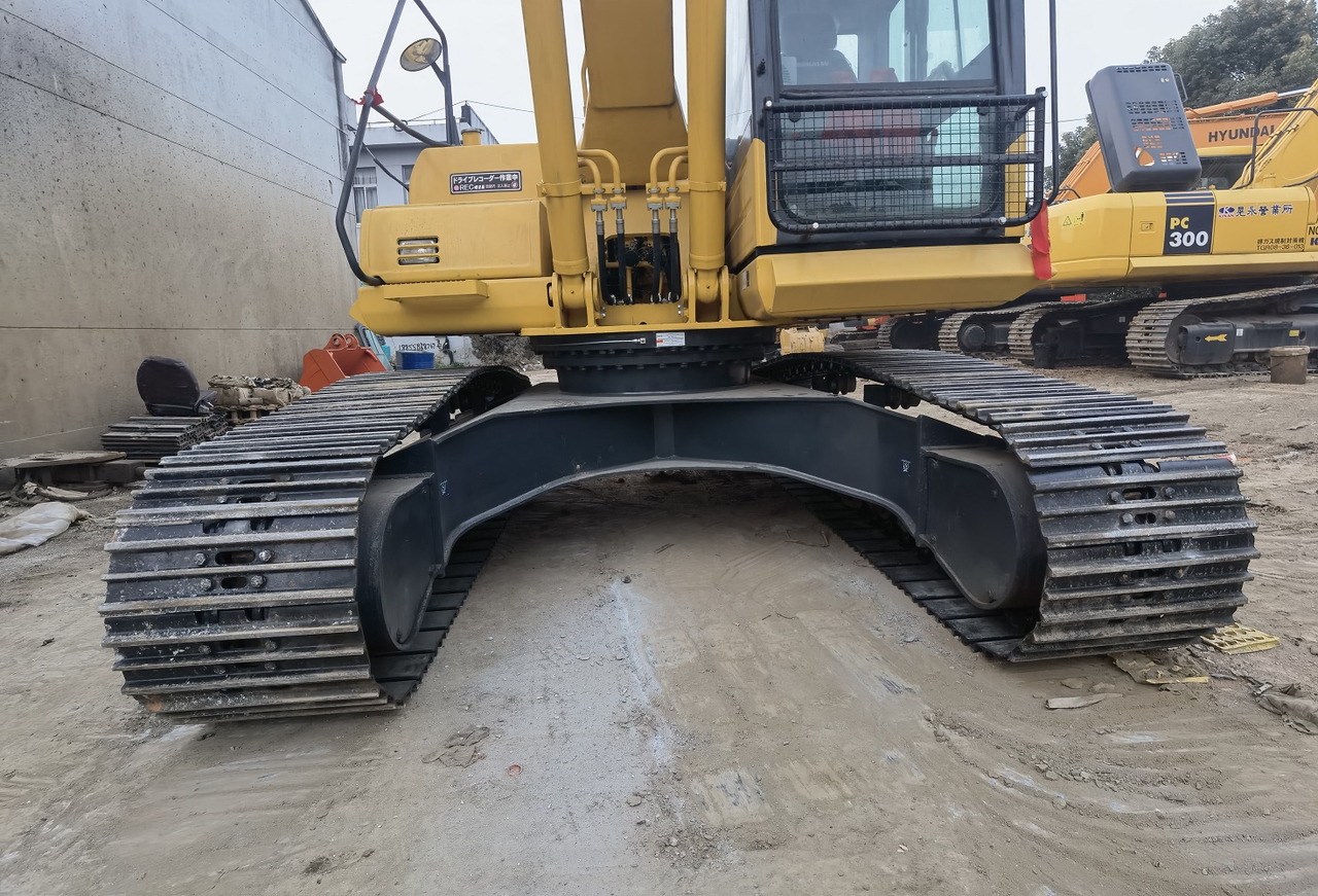 Komatsu PC200-8 Excavator - Гусеничный экскаватор: фото 4 Komatsu PC200-8 Excavator - Гусеничный экскаватор: фото 4