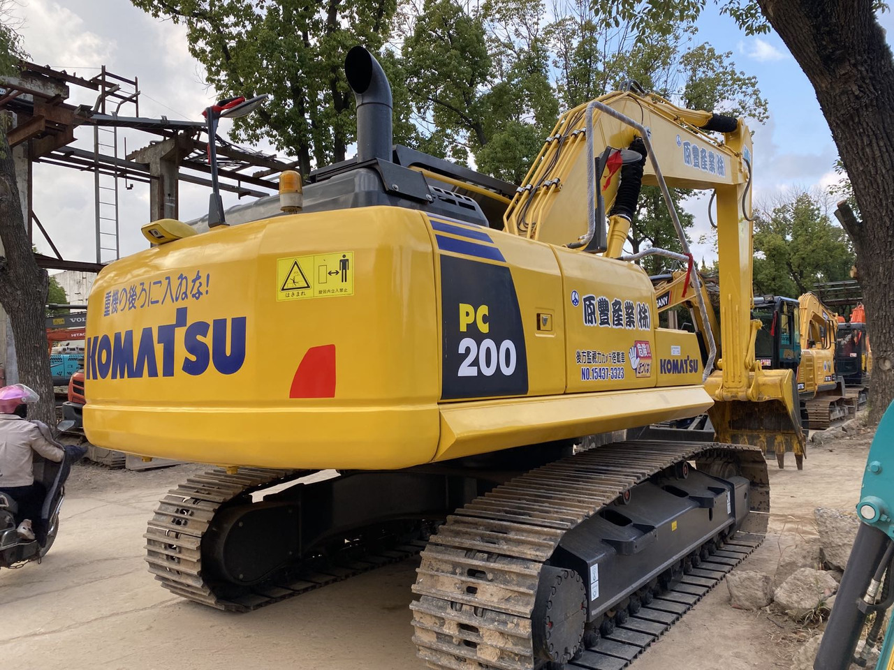Komatsu PC200-8 Excavator - Гусеничный экскаватор: фото 1 Komatsu PC200-8 Excavator - Гусеничный экскаватор: фото 1