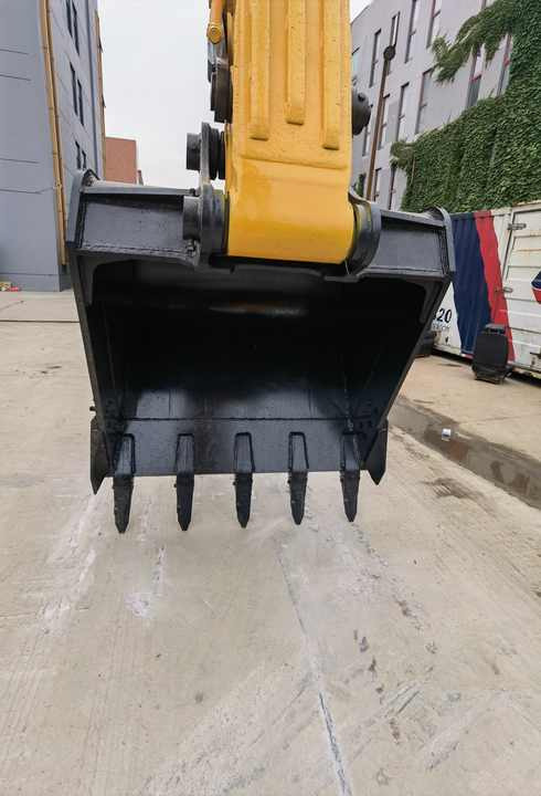 Гусеничный экскаватор New arrival Hyundai 305LC-9T excavators second hand earth-moving machine excavator 30 ton for sale: фото 6