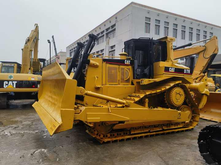 Second Hand Caterpillar CAT D7G D7R Bulldozer Used CAT D7R in stock in shanghai yard - Бульдозер: фото 4 Second Hand Caterpillar CAT D7G D7R Bulldozer Used CAT D7R in stock in shanghai yard - Бульдозер: фото 4