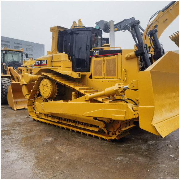 Second Hand Caterpillar CAT D7G D7R Bulldozer Used CAT D7R in stock in shanghai yard - Бульдозер: фото 1 Second Hand Caterpillar CAT D7G D7R Bulldozer Used CAT D7R in stock in shanghai yard - Бульдозер: фото 1