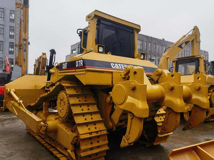 Second hand Cat D7R Dozer used D7 Dozers Cat Bulldozer Good Price for Sale in shanghai yard - Бульдозер: фото 2 Second hand Cat D7R Dozer used D7 Dozers Cat Bulldozer Good Price for Sale in shanghai yard - Бульдозер: фото 2