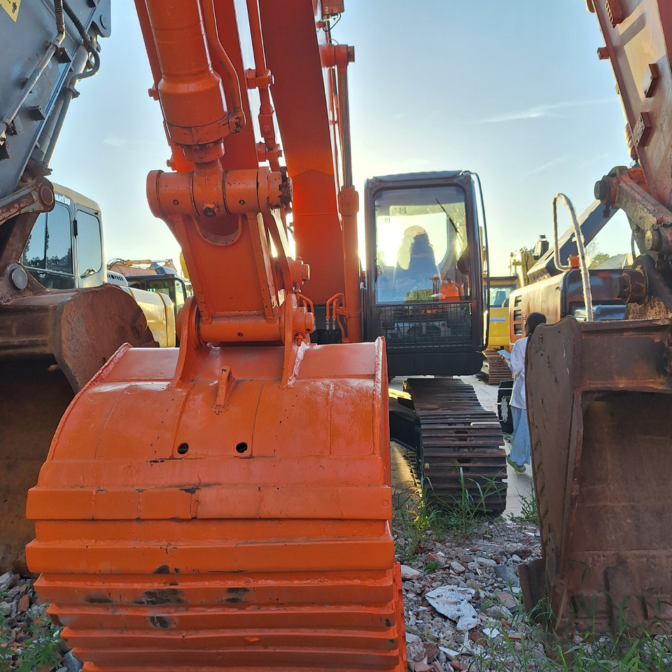 Second hand Hitachi ZX210 excavator - Экскаватор: фото 1 Second hand Hitachi ZX210 excavator - Экскаватор: фото 1