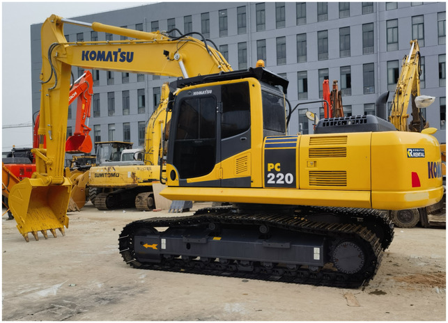 Used Original Japanese KOMATSU PC220-8 used excavator for sale in shanghai yard - Гусеничный экскаватор: фото 1 Used Original Japanese KOMATSU PC220-8 used excavator for sale in shanghai yard - Гусеничный экскаватор: фото 1