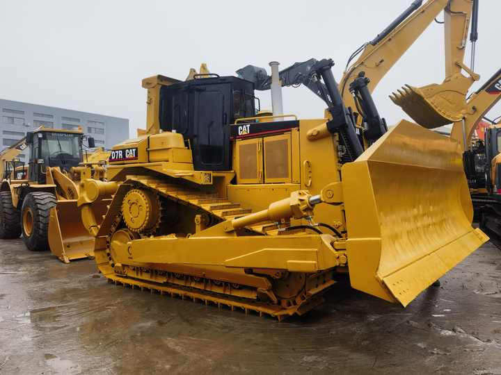 Used CAT bulldozer D7 second hand caterpillar D7G D7R high quality crawler bulldozer FOR SALE - Бульдозер: фото 2 Used CAT bulldozer D7 second hand caterpillar D7G D7R high quality crawler bulldozer FOR SALE - Бульдозер: фото 2
