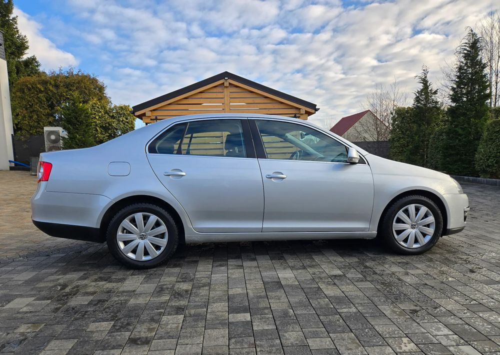 Седан Volkswagen Jetta 2.0 TDI Sportline: фото 15