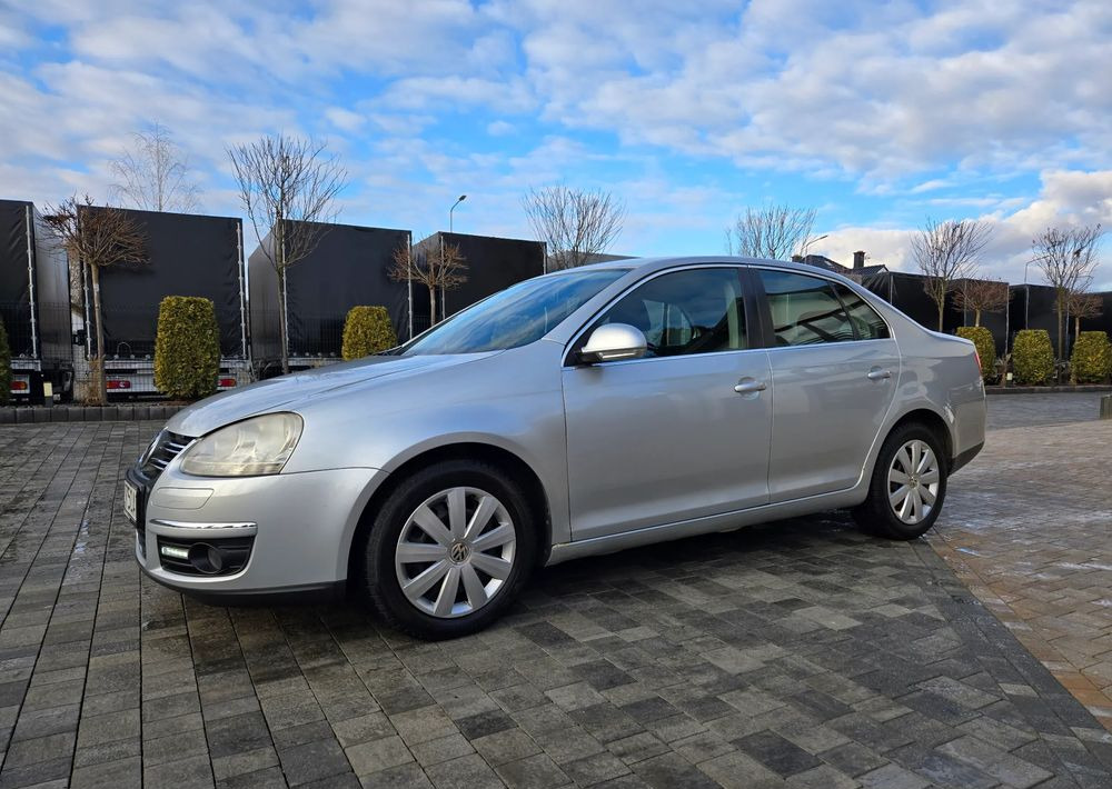 Volkswagen Jetta 2.0 TDI Sportline - Седан: фото 5 Volkswagen Jetta 2.0 TDI Sportline - Седан: фото 5