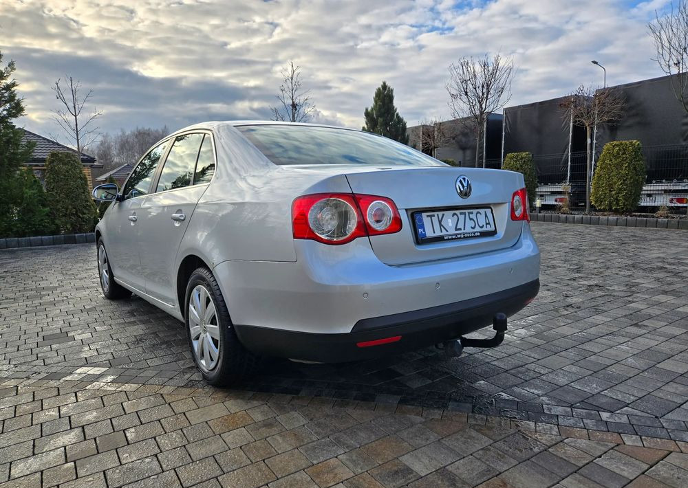 Седан Volkswagen Jetta 2.0 TDI Sportline: фото 9