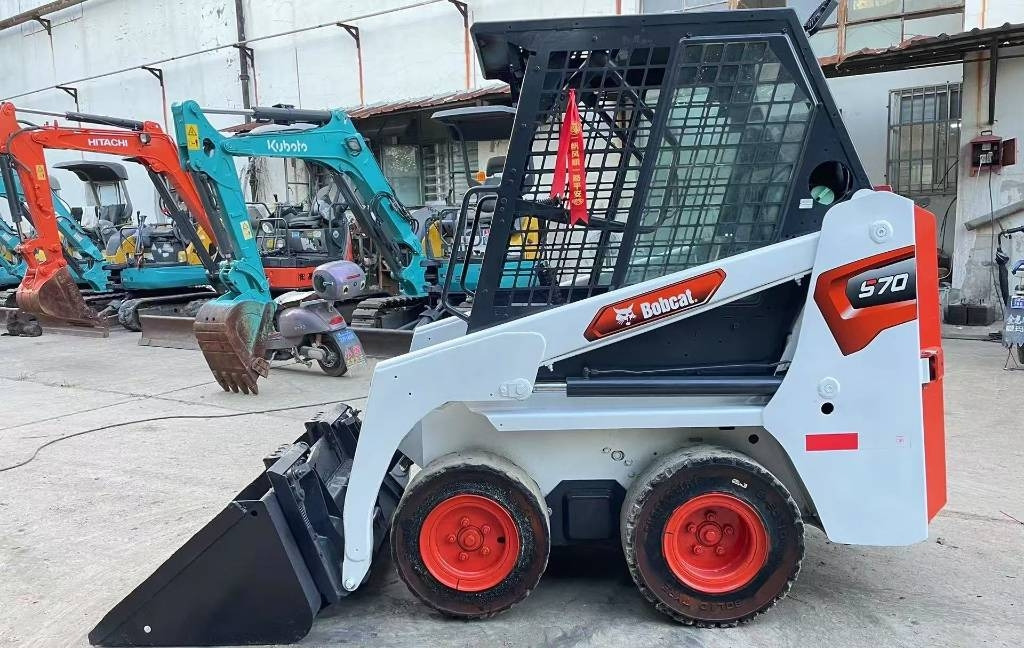 Bobcat S 70 - Мини-погрузчик с бортовым поворотом: фото 1 Bobcat S 70 - Мини-погрузчик с бортовым поворотом: фото 1