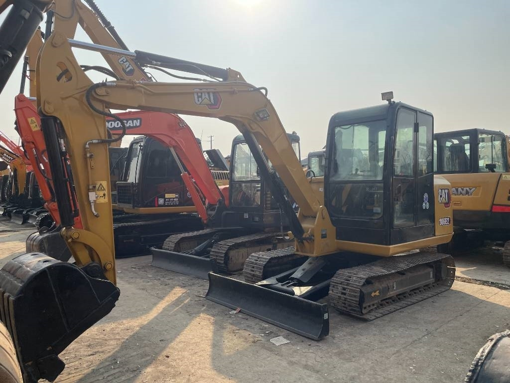 CAT 306 - Мини-экскаватор: фото 1 CAT 306 - Мини-экскаватор: фото 1