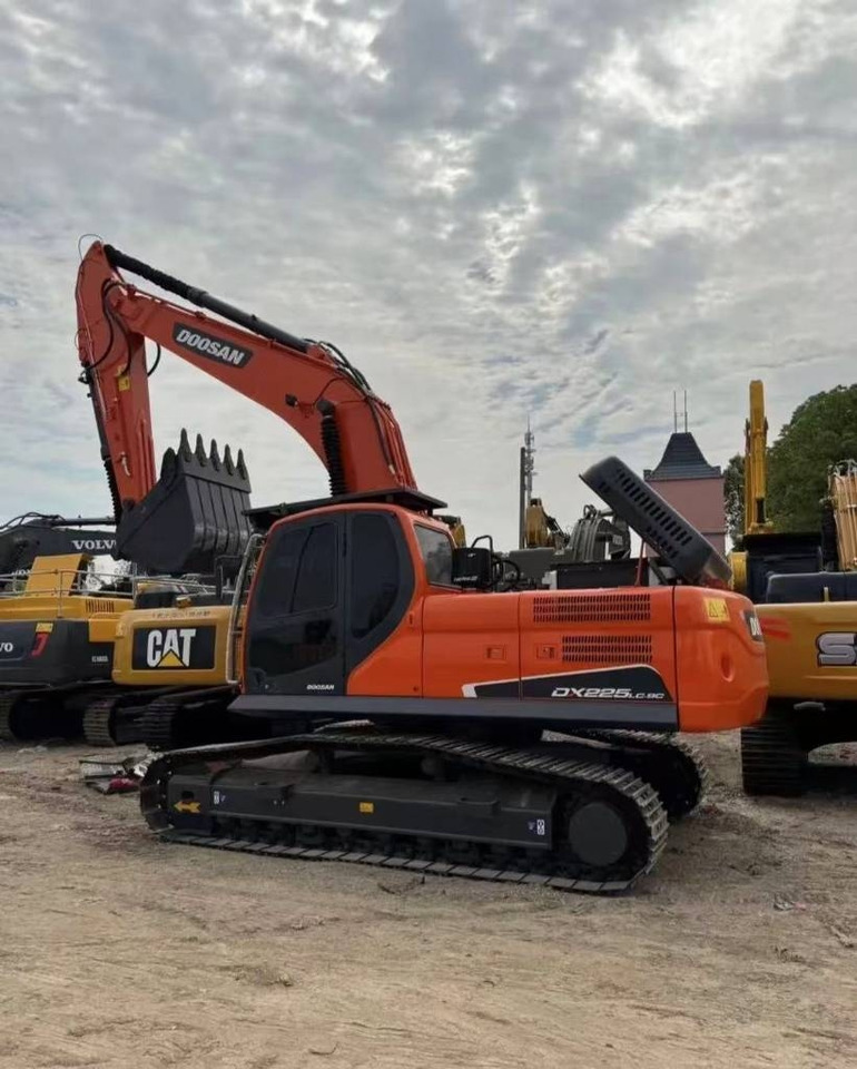 Doosan 225 DX - Гусеничный экскаватор: фото 1 Doosan 225 DX - Гусеничный экскаватор: фото 1