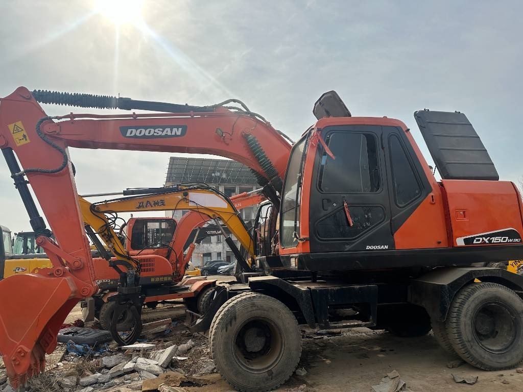 Doosan DH 150 W-7 - Колёсный экскаватор: фото 5 Doosan DH 150 W-7 - Колёсный экскаватор: фото 5