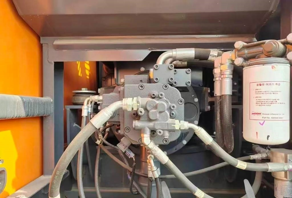 Doosan DX 220 - Гусеничный экскаватор: фото 3 Doosan DX 220 - Гусеничный экскаватор: фото 3