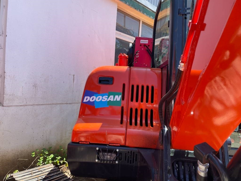 Doosan DX 60 - Гусеничный экскаватор: фото 2 Doosan DX 60 - Гусеничный экскаватор: фото 2