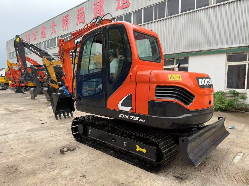 Doosan DX 75 - Гусеничный экскаватор: фото 2 Doosan DX 75 - Гусеничный экскаватор: фото 2