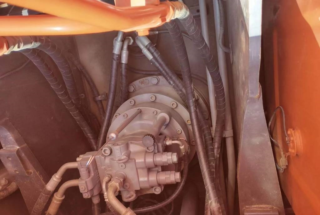 Hitachi ZX 240  - Гусеничный экскаватор: фото 5 Hitachi ZX 240  - Гусеничный экскаватор: фото 5