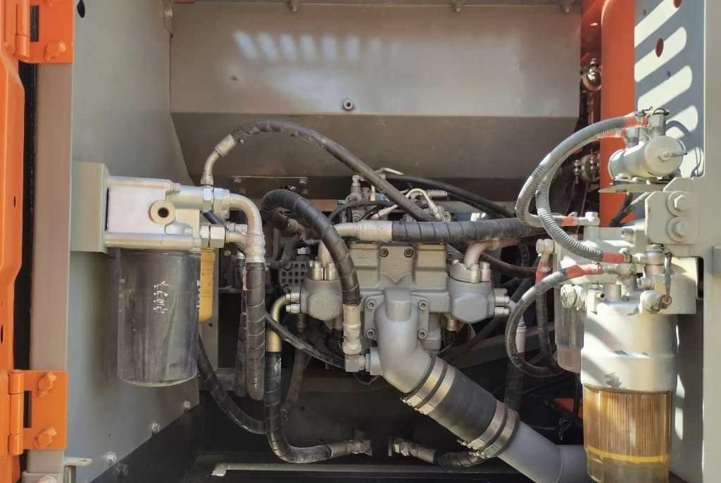 Hitachi ZX 240  - Гусеничный экскаватор: фото 4 Hitachi ZX 240  - Гусеничный экскаватор: фото 4