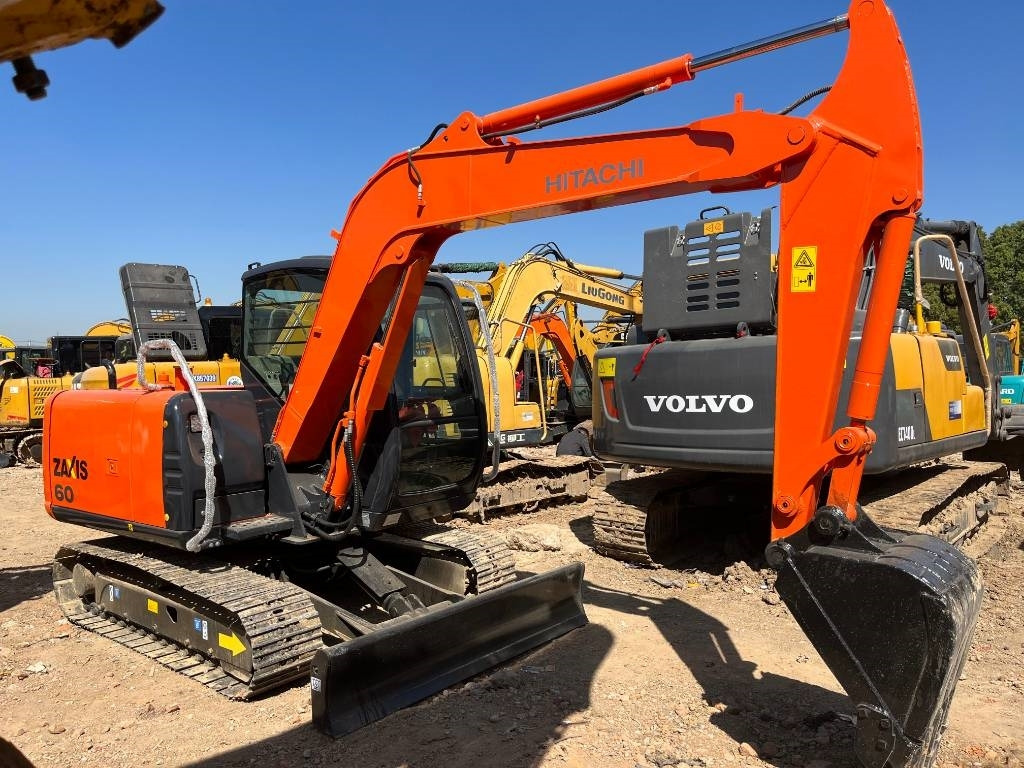 Hitachi ZX 60 - Мини-экскаватор: фото 2 Hitachi ZX 60 - Мини-экскаватор: фото 2