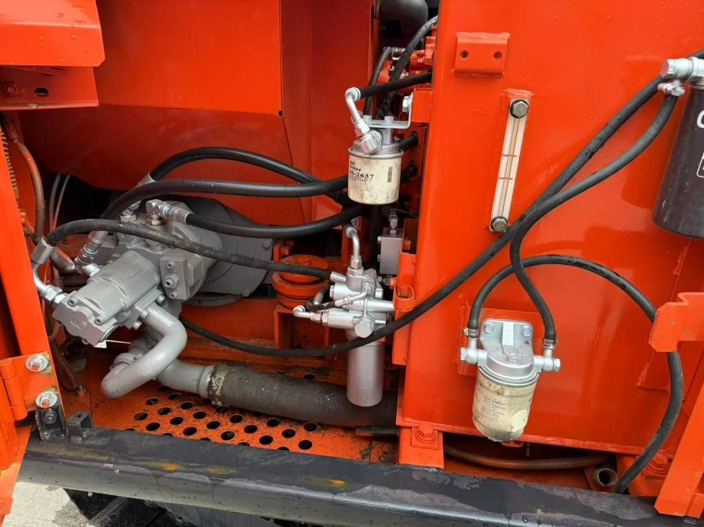 Hitachi Zaxis 60  - Гусеничный экскаватор: фото 3 Hitachi Zaxis 60  - Гусеничный экскаватор: фото 3
