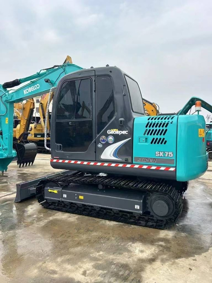 Kobelco SK 75 - Гусеничный экскаватор: фото 1 Kobelco SK 75 - Гусеничный экскаватор: фото 1