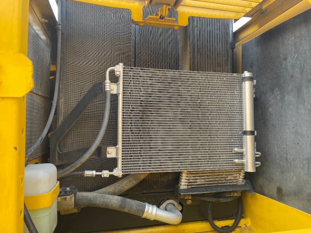 Komatsu PC 200-8 - Гусеничный экскаватор: фото 4 Komatsu PC 200-8 - Гусеничный экскаватор: фото 4