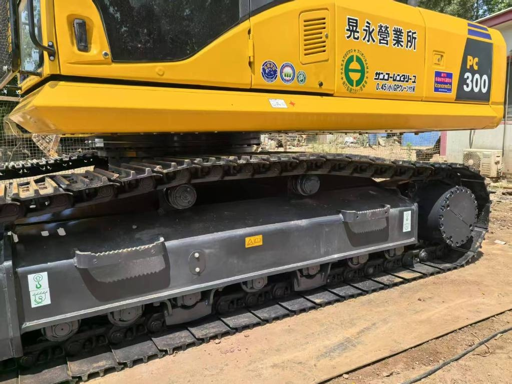 Komatsu PC 300 - Гусеничный экскаватор: фото 1 Komatsu PC 300 - Гусеничный экскаватор: фото 1