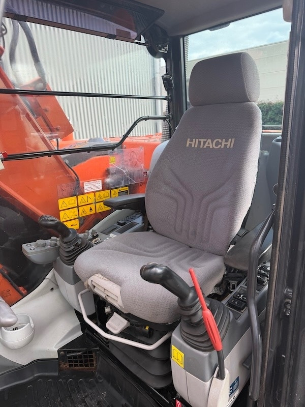 Гусеничный экскаватор Hitachi ZX 135 US 5-B: фото 17 Гусеничный экскаватор Hitachi ZX 135 US 5-B: фото 17
