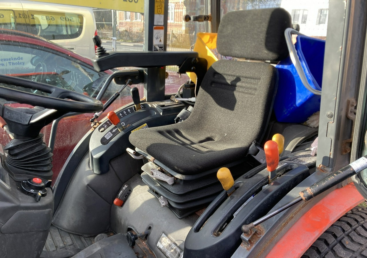 Inna Inny Traktor Kubota 4X4 B 3030 Odśnieżarka posypywarka Pług 2011 - Коммунальный трактор: фото 3 Inna Inny Traktor Kubota 4X4 B 3030 Odśnieżarka posypywarka Pług 2011 - Коммунальный трактор: фото 3