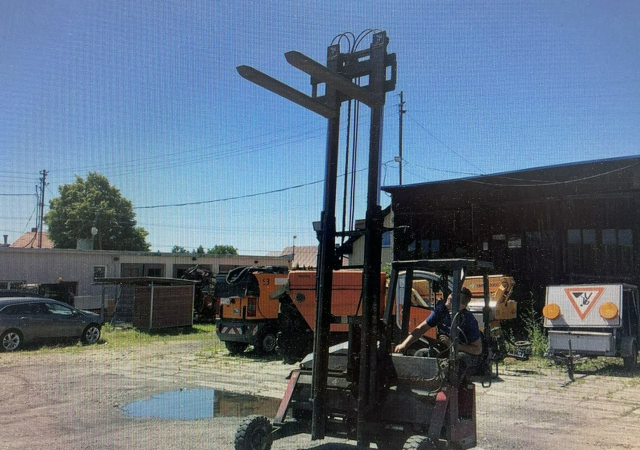 Mercedes-Benz Sprinter Wózek widłowy podwieszany Widlak - Малотоннажный самосвал: фото 1 Mercedes-Benz Sprinter Wózek widłowy podwieszany Widlak - Малотоннажный самосвал: фото 1