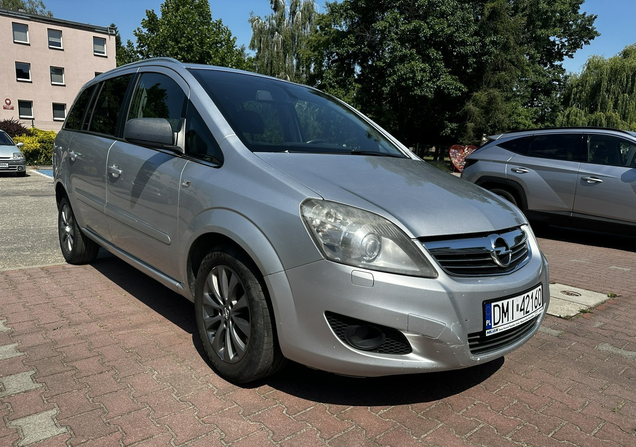 Opel Zafira B Opel Zafira do przewozu osób Niepełnosprawnych inwalida rampa - Легковой автомобиль: фото 3 Opel Zafira B Opel Zafira do przewozu osób Niepełnosprawnych inwalida rampa - Легковой автомобиль: фото 3