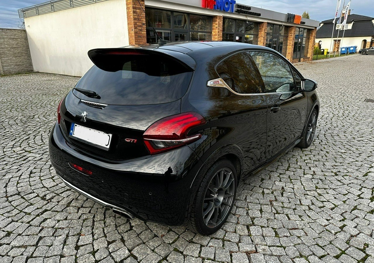 Peugeot 208 I 208GTI Sport 1.6THP 208KM Panorama Led JBL Navi Kamera OZ-Racing 201 - Легковой автомобиль: фото 3 Peugeot 208 I 208GTI Sport 1.6THP 208KM Panorama Led JBL Navi Kamera OZ-Racing 201 - Легковой автомобиль: фото 3