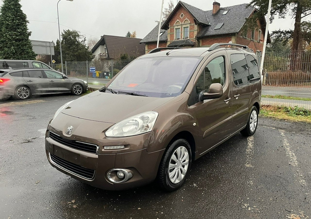 Peugeot Partner II Peugeot Partner Tepee 1.6 VTi 120KM Family Model 2013 - Универсал: фото 1 Peugeot Partner II Peugeot Partner Tepee 1.6 VTi 120KM Family Model 2013 - Универсал: фото 1