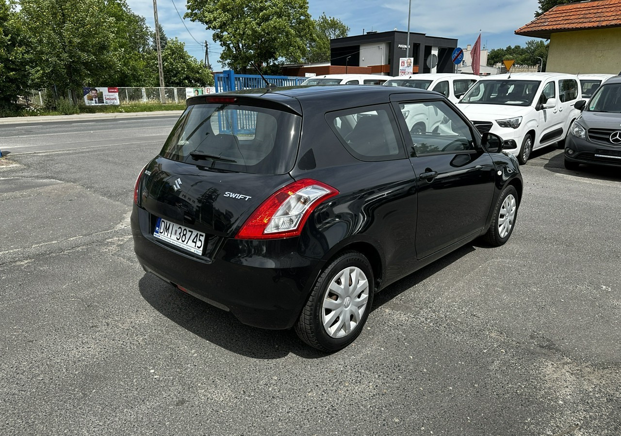Suzuki Swift V Suzuki Swift 1.2-94KM Klima Model 2012 - Легковой автомобиль: фото 3 Suzuki Swift V Suzuki Swift 1.2-94KM Klima Model 2012 - Легковой автомобиль: фото 3