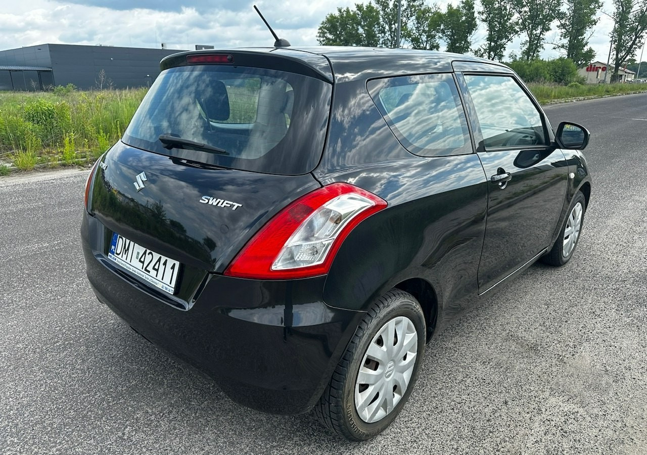 Suzuki Swift V Suzuki Swift 1.2-94KM Klima Model 2012 - Хэтчбек: фото 4 Suzuki Swift V Suzuki Swift 1.2-94KM Klima Model 2012 - Хэтчбек: фото 4