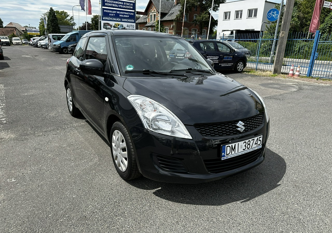 Suzuki Swift V Suzuki Swift 1.2-94KM Klima Model 2012 - Легковой автомобиль: фото 1 Suzuki Swift V Suzuki Swift 1.2-94KM Klima Model 2012 - Легковой автомобиль: фото 1