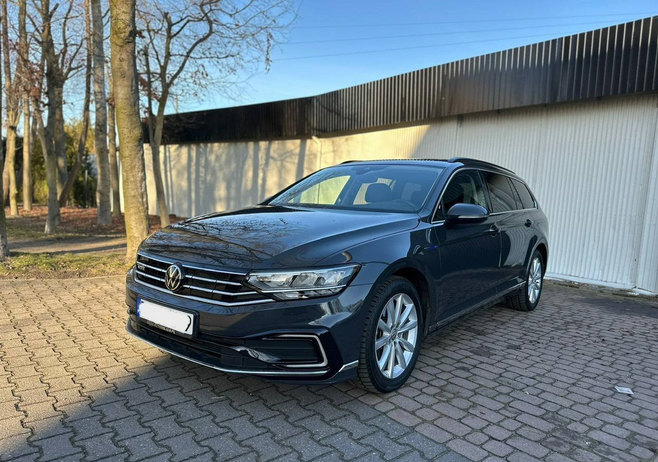 Volkswagen Passat B8 GTE 1.4TSI 218KM Hybryda Plug-in zasięg 50km Panorama*Navi*Skóra*FV2 - Легковой автомобиль: фото 1 Volkswagen Passat B8 GTE 1.4TSI 218KM Hybryda Plug-in zasięg 50km Panorama*Navi*Skóra*FV2 - Легковой автомобиль: фото 1