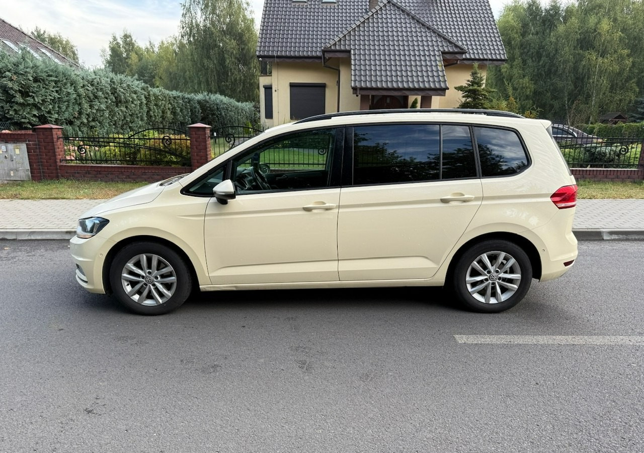 Volkswagen Touran III 2.0 TDI DSG 120 KM Automat 7osobowy Klima Skóra Full Serwis 2020 - Универсал: фото 5 Volkswagen Touran III 2.0 TDI DSG 120 KM Automat 7osobowy Klima Skóra Full Serwis 2020 - Универсал: фото 5