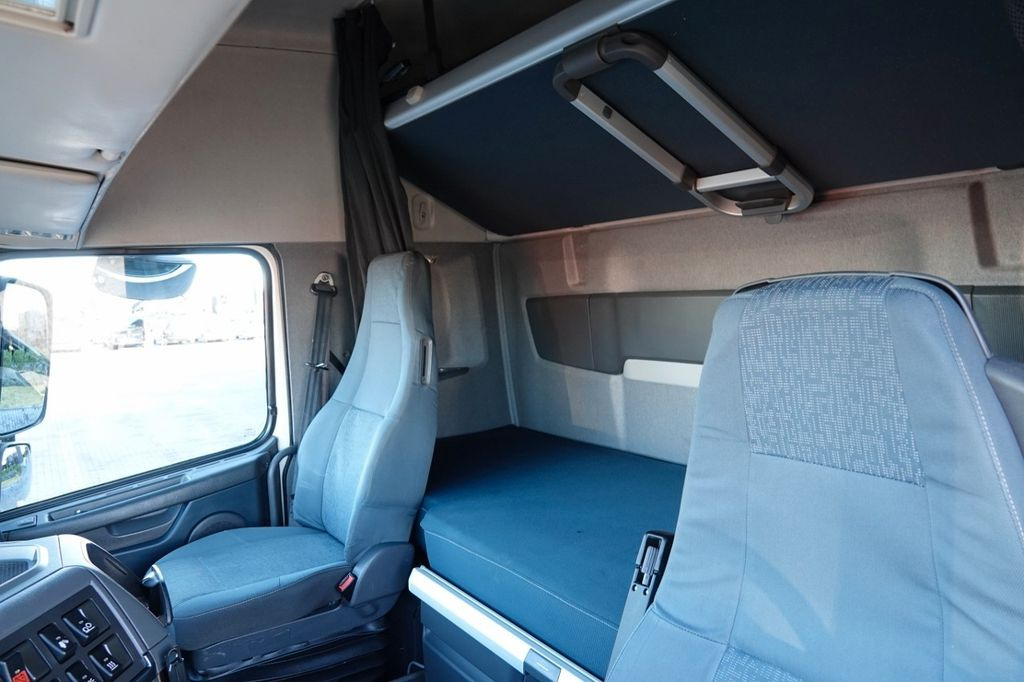 Тягач Volvo FH 500 / 6x2 / RETARDER / PEŁNY ADR / PUSHER / O Volvo FH 500 / 6x2 / RETARDER / PEŁNY ADR / PUSHER / O: фото 11 Тягач Volvo FH 500 / 6x2 / RETARDER / PEŁNY ADR / PUSHER / O Volvo FH 500 / 6x2 / RETARDER / PEŁNY ADR / PUSHER / O: фото 11