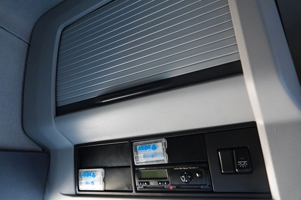 Тягач Volvo FH 500 / 6x2 / RETARDER / PEŁNY ADR / PUSHER / O Volvo FH 500 / 6x2 / RETARDER / PEŁNY ADR / PUSHER / O: фото 14 Тягач Volvo FH 500 / 6x2 / RETARDER / PEŁNY ADR / PUSHER / O Volvo FH 500 / 6x2 / RETARDER / PEŁNY ADR / PUSHER / O: фото 14